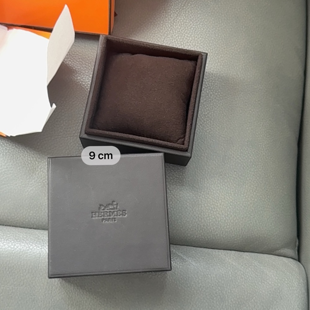 Hermès Gray Box with Ribbon - Picture 6 of 11